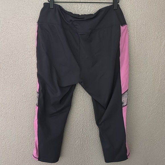 Women’s Plus Size Torrid Active Capri Pants, 00 M/L - Picture 6 of 6